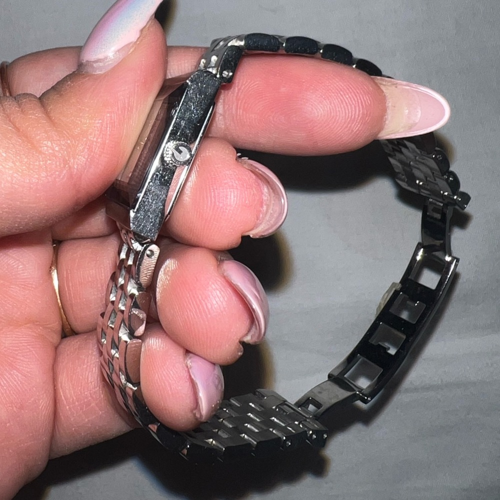 G frame Gucci watch - Picture 2 of 7